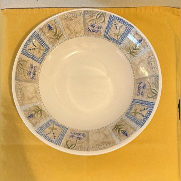 Pier 1 Imports Hydrangea Bowl. 9.5” England Angleterre. - Picture 2 of 7